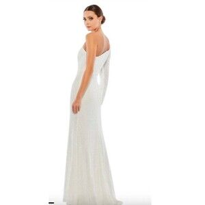 IEENA for MAC DUGGAL One Should White Sequin Gown-Size 4 (26591)